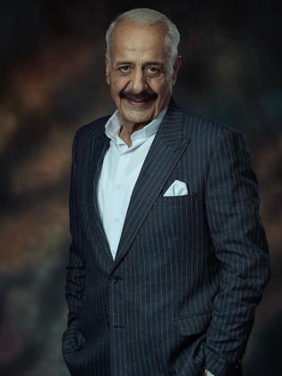 أيمن زيدان